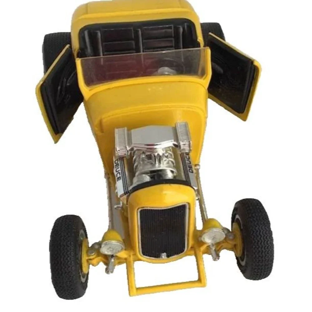 1932 Ford Deuce Model Diecast Car 1:18 Street Hot Rod American Muscle Yellow